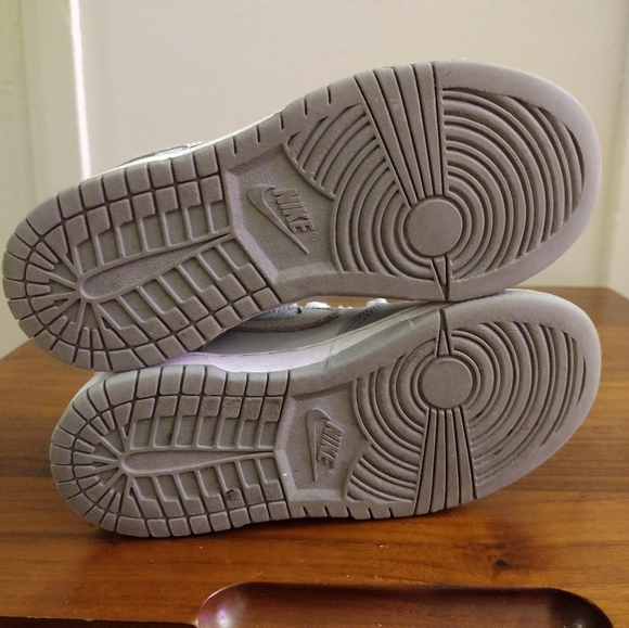 Nike Dunk Low PS in Pure Platinum/White-Wolf Grey. - Picture 5 of 8